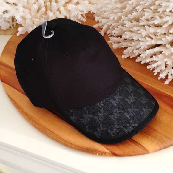 Michael Kors 🔥 NWT 🔥 Black Cap w/ logo design on the brim in leather material. - Picture 9 of 12
